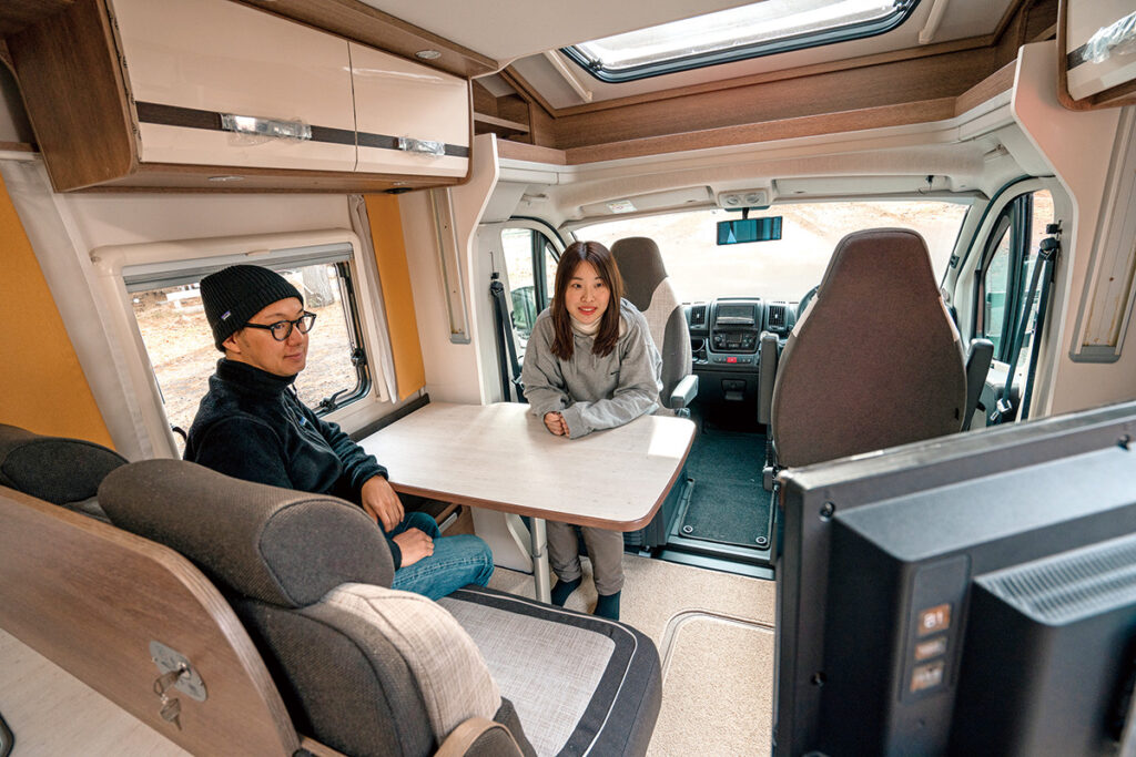 AV機器 | キャンピングカーでくつろぐときに役立つ快適装備