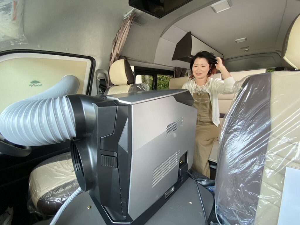 使いたい時だけ車内に置けばOK！夏の車中泊の必須装備・ポータブル 