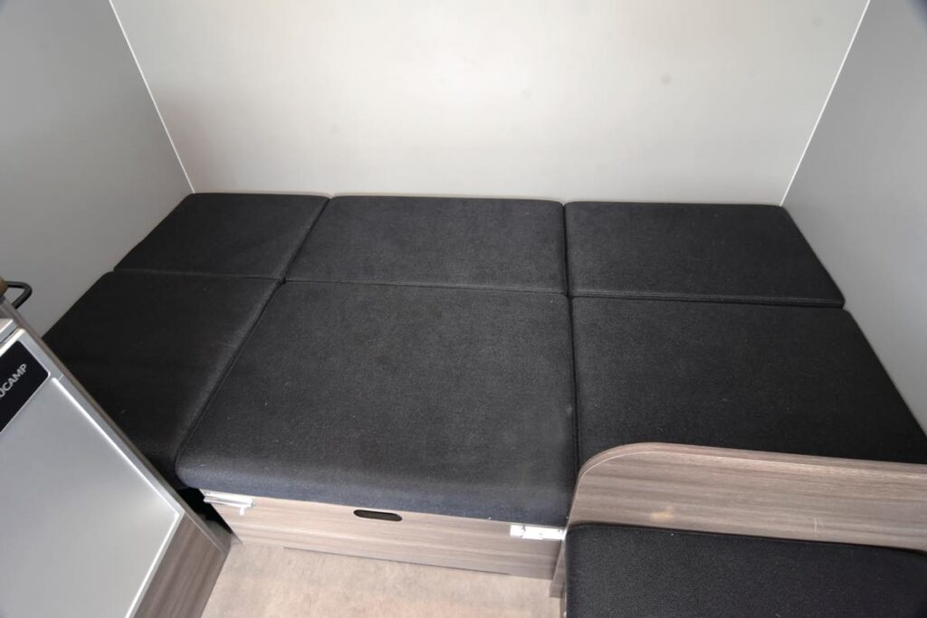 ケイワークスのトレイルワークスミニのソファ兼ベッド