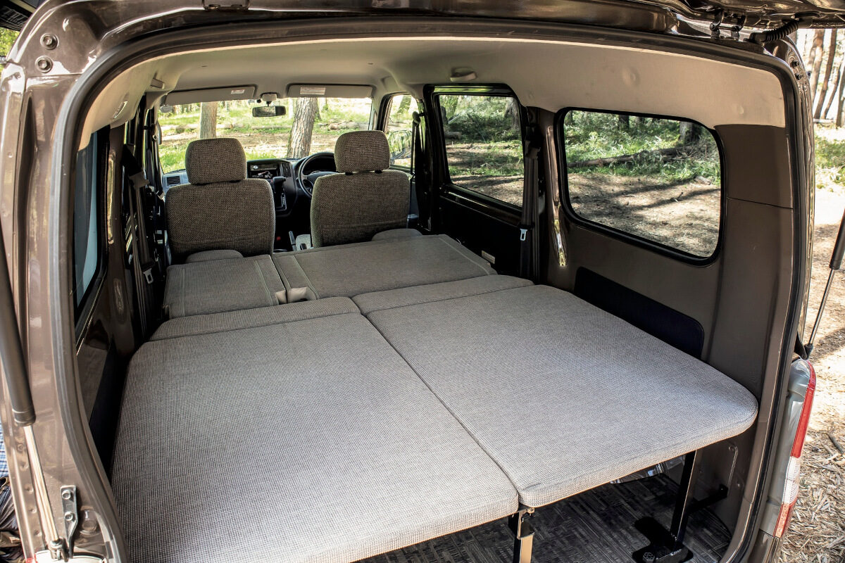 トヨタタウンエースを22万円でコンパクトキャンピングカーに変身させる