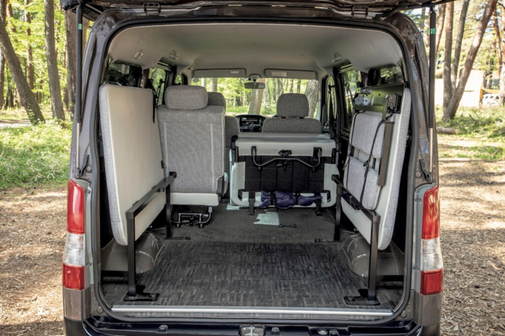 フリップアップベッド モル | FLEX | CCAA2023
