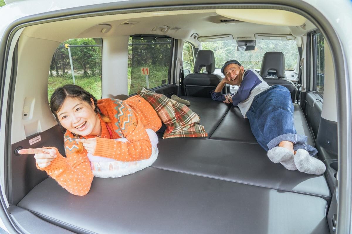 日産 セレナ C27ベッドe-POWER対応セレナ 新型セレナの車中泊仕様車は2分で作れる簡単ベッドが魅力｜AUTO CAMPER