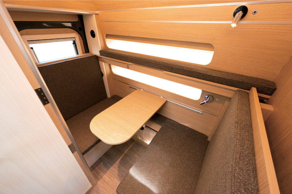 グランクルーズWD | 岡モータース | CCAA2023
