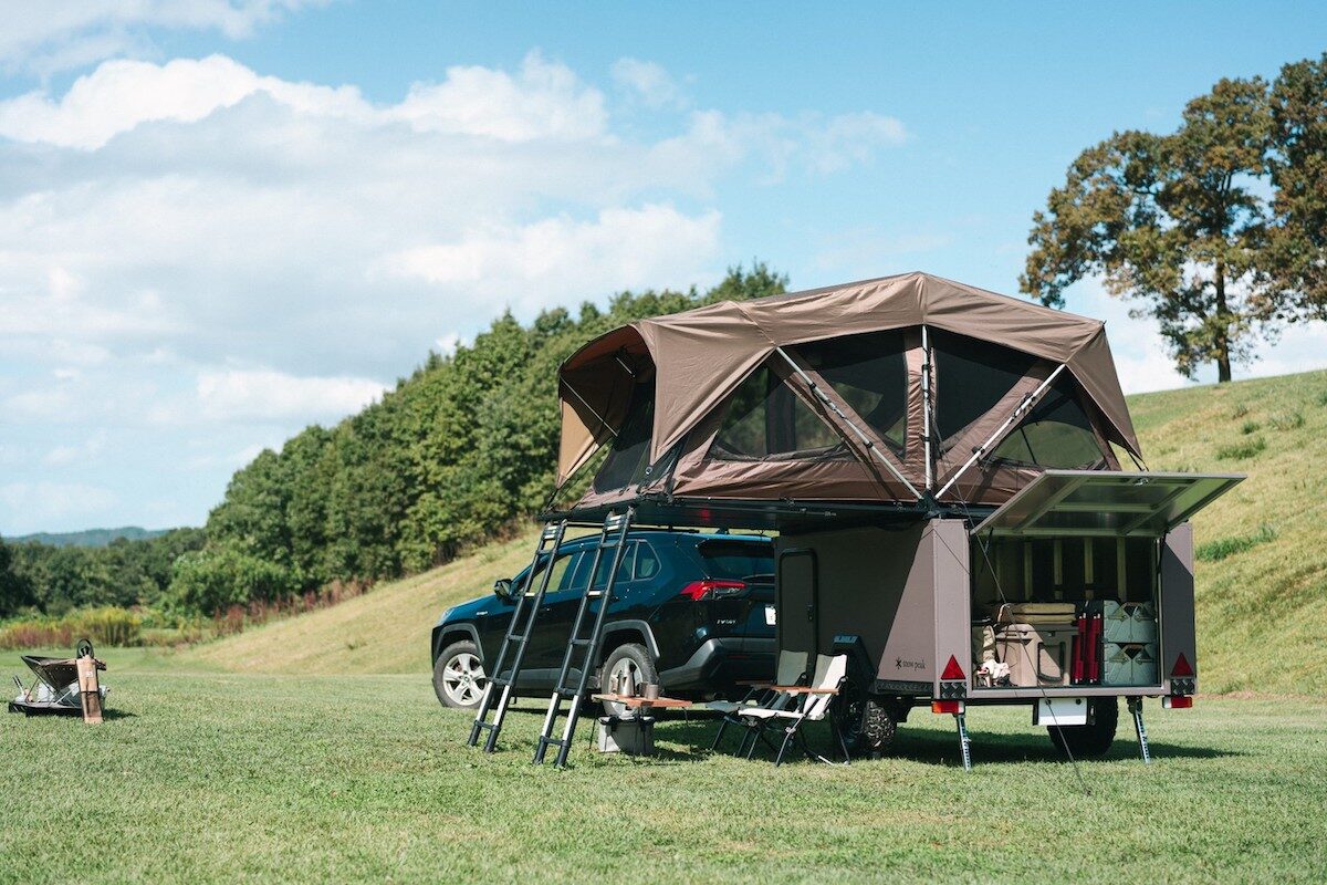 スノーピークが東京オートサロン2024でテント付き大型カーゴトレーラー