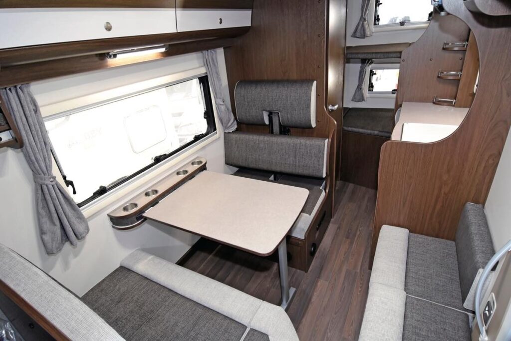 モビーR2B／東和モータース販売