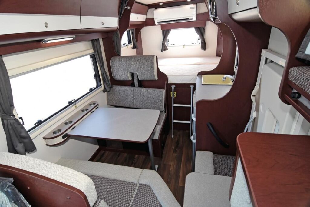 ジープニー エボライトX／ナッツRV