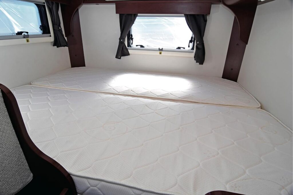 ジープニー エボライトX／ナッツRV