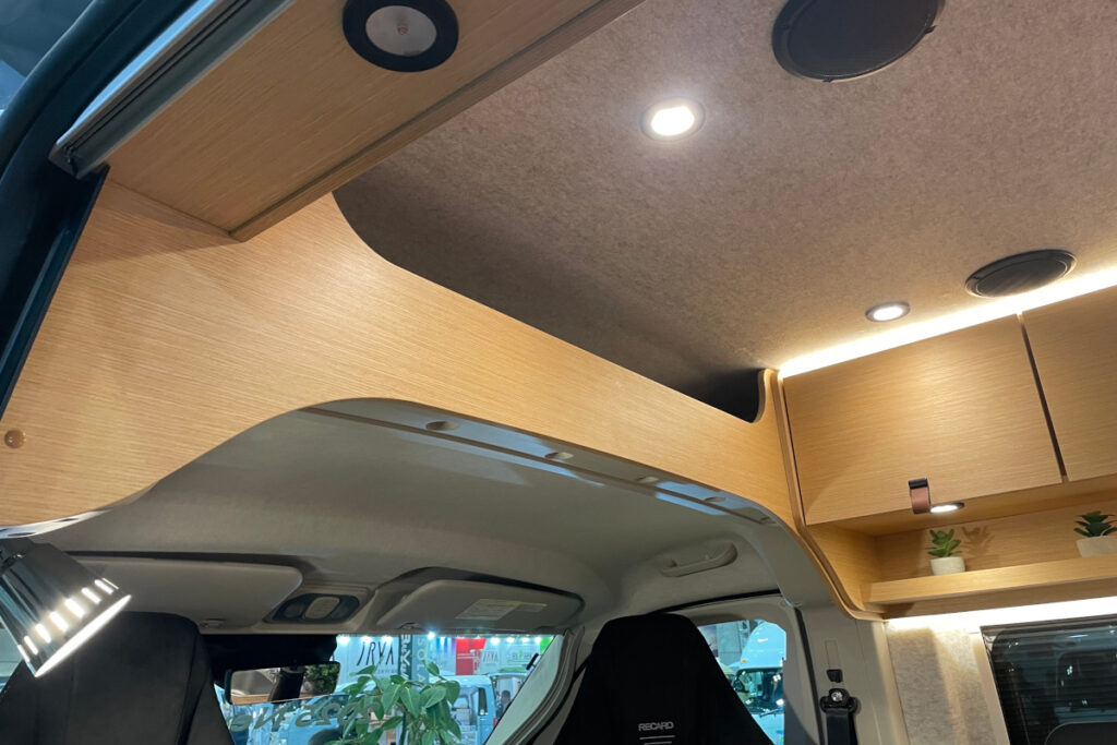 ジョイアの運転席上部収納