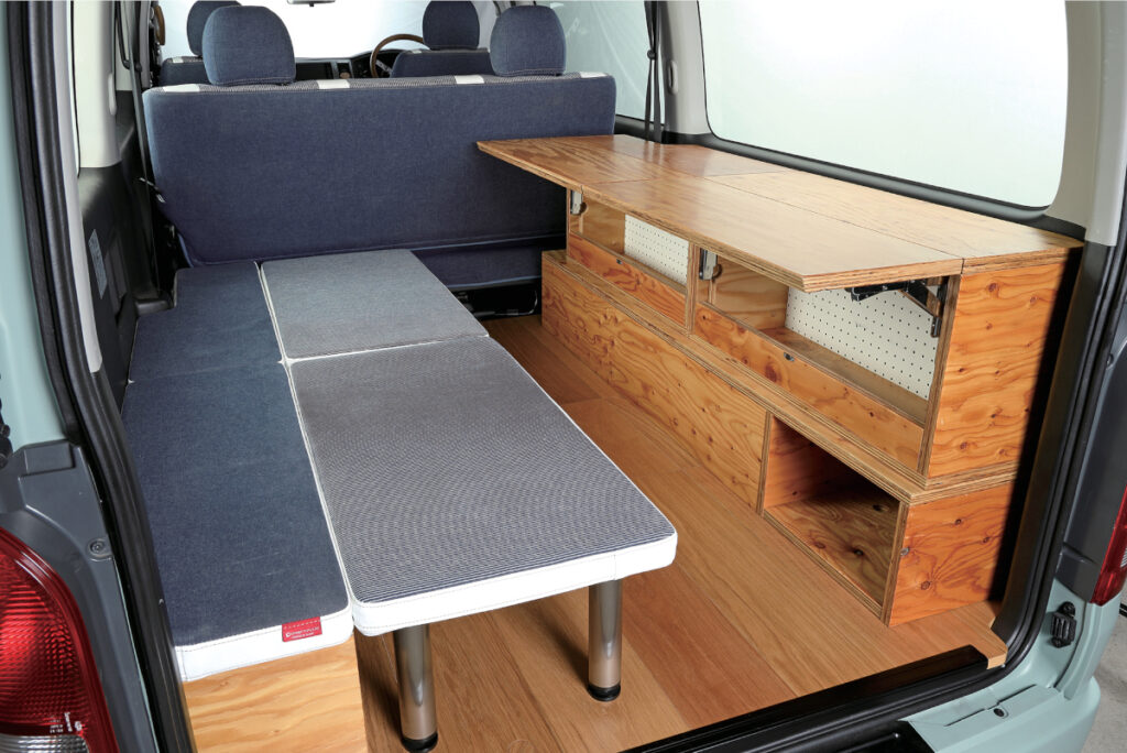 自分で取り付けできる！ハイエース用ベッドキット13選｜AUTO CAMPER