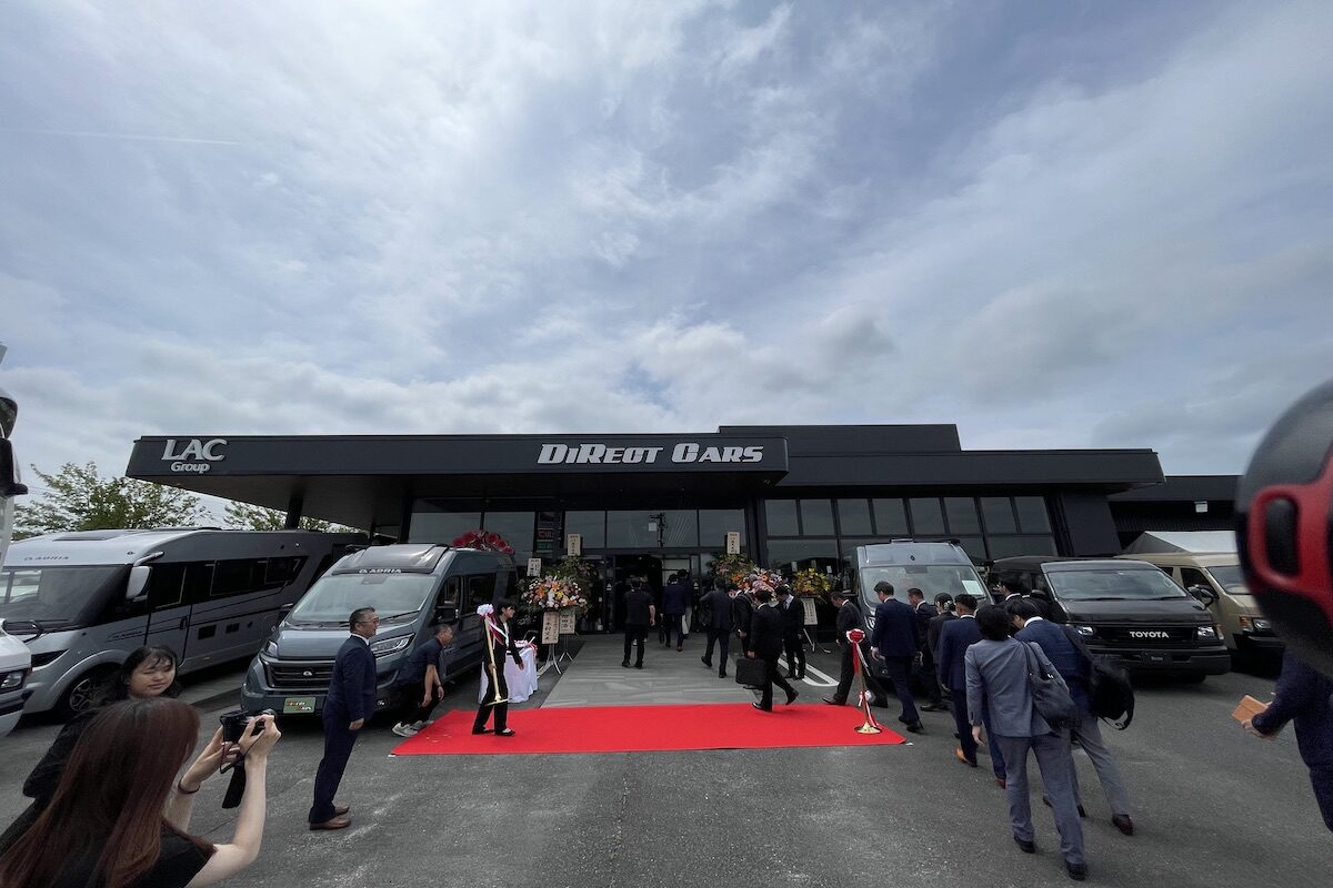 ダイレクトカーズの体験型ショールーム「FUKUOKA BASE」本日オープン