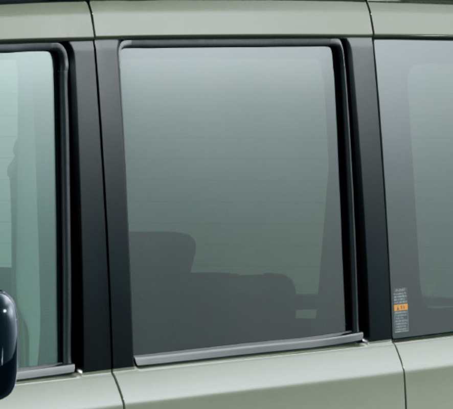 JリミテッドのB・Cピラーブラックアウト