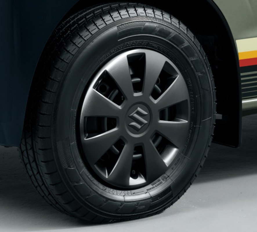 Jリミテッドのガンメタリック塗装ホイールキャップ