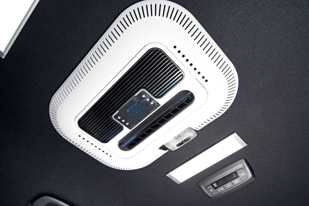 STEP WGN MVの室内、ルーフクーラーの吹き出し口