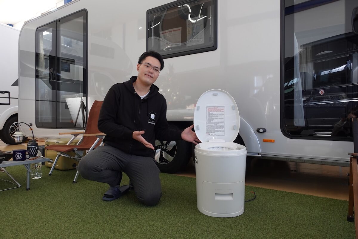 配線不要、設置も移動もできる新感覚の「トイレ」登場！｜AUTO CAMPER 