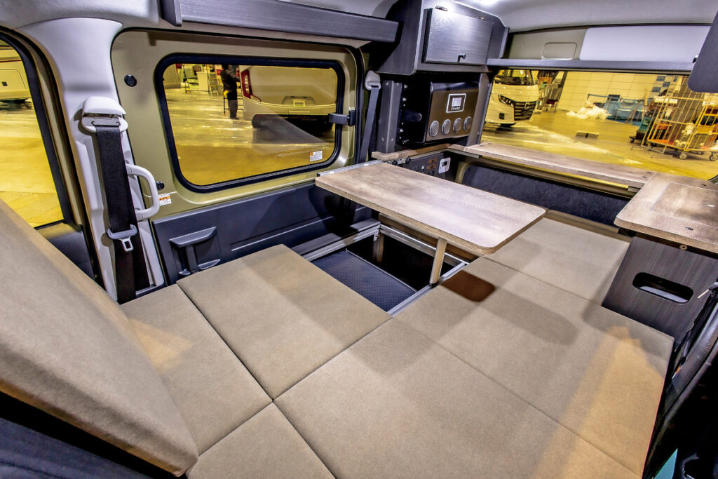 クネル バンツアー アトレーver.クーラーパッケージのダイネット