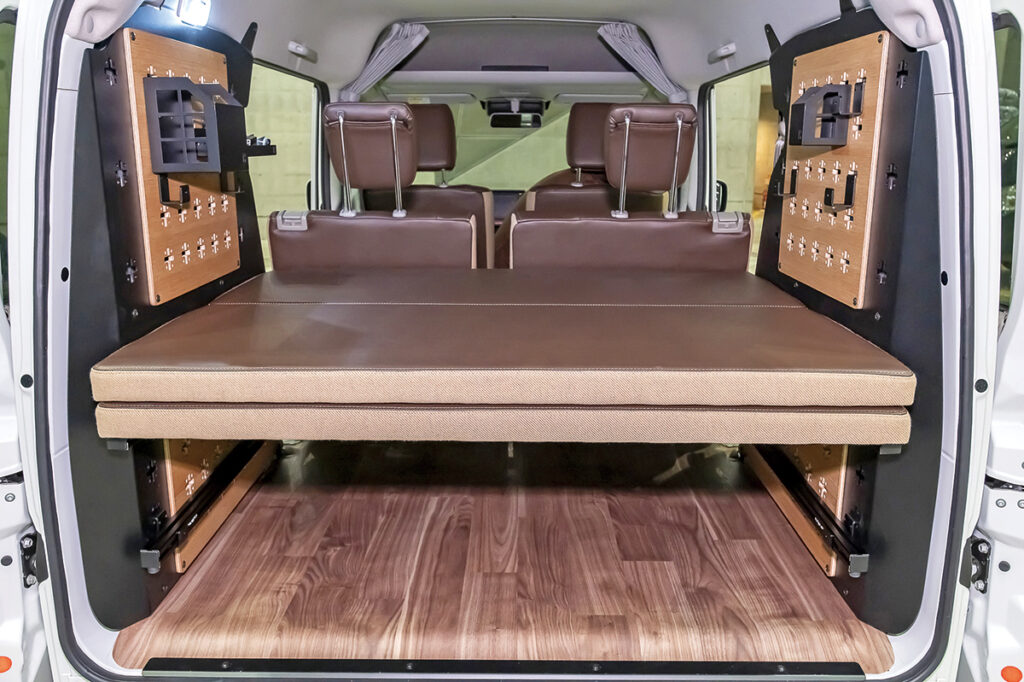 タックラックの内装をリア側から